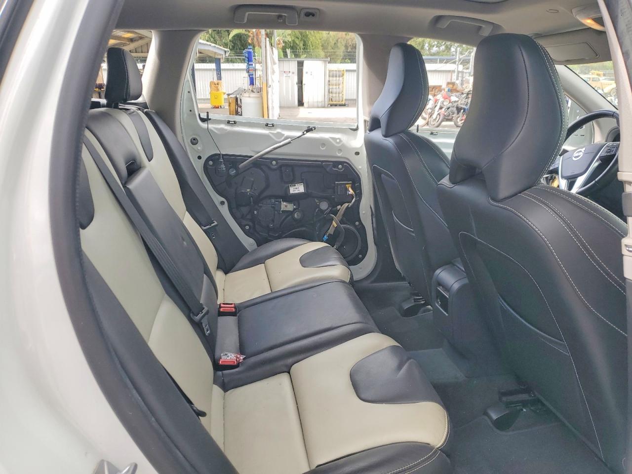 2017 VOLVO XC60 T6 DYNAMIC photo 21