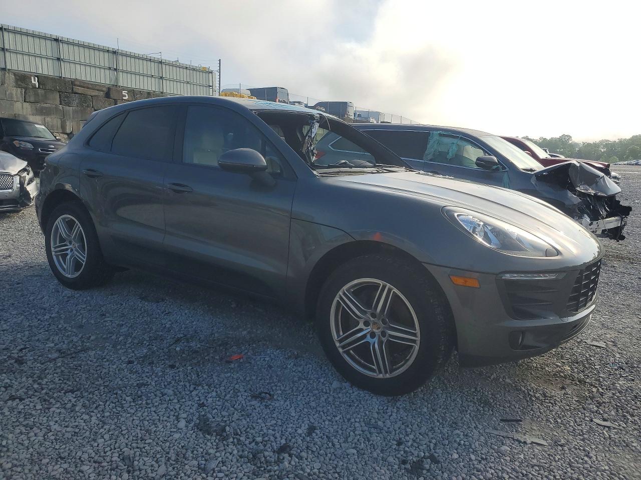 2018 PORSCHE MACAN photo 10