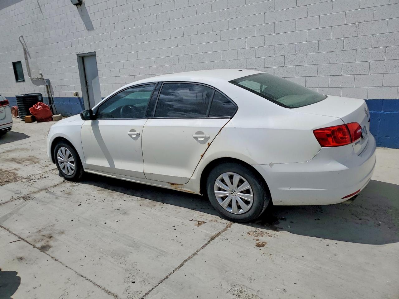 2013 VOLKSWAGEN JETTA BASE photo 2