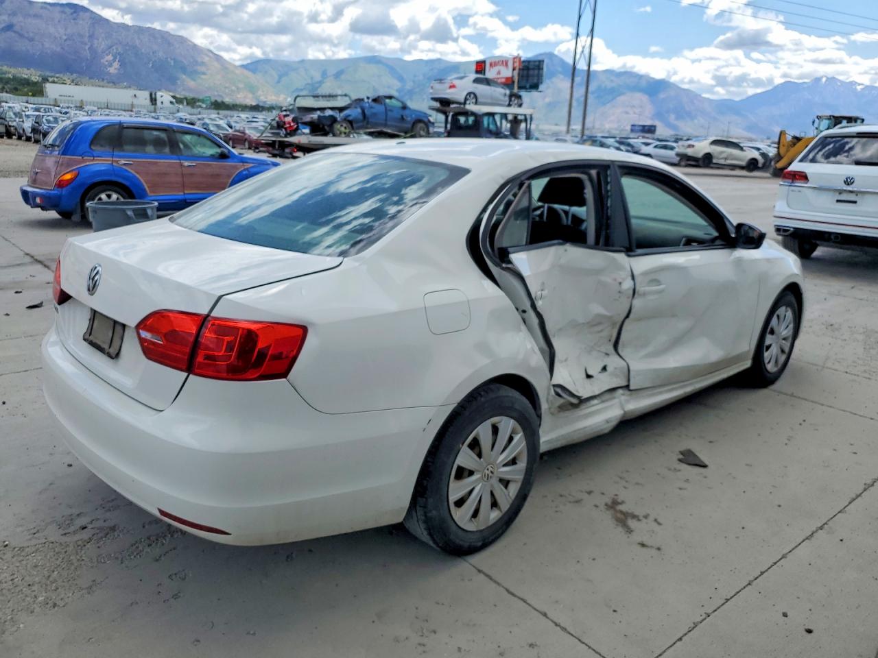2013 VOLKSWAGEN JETTA BASE photo 3