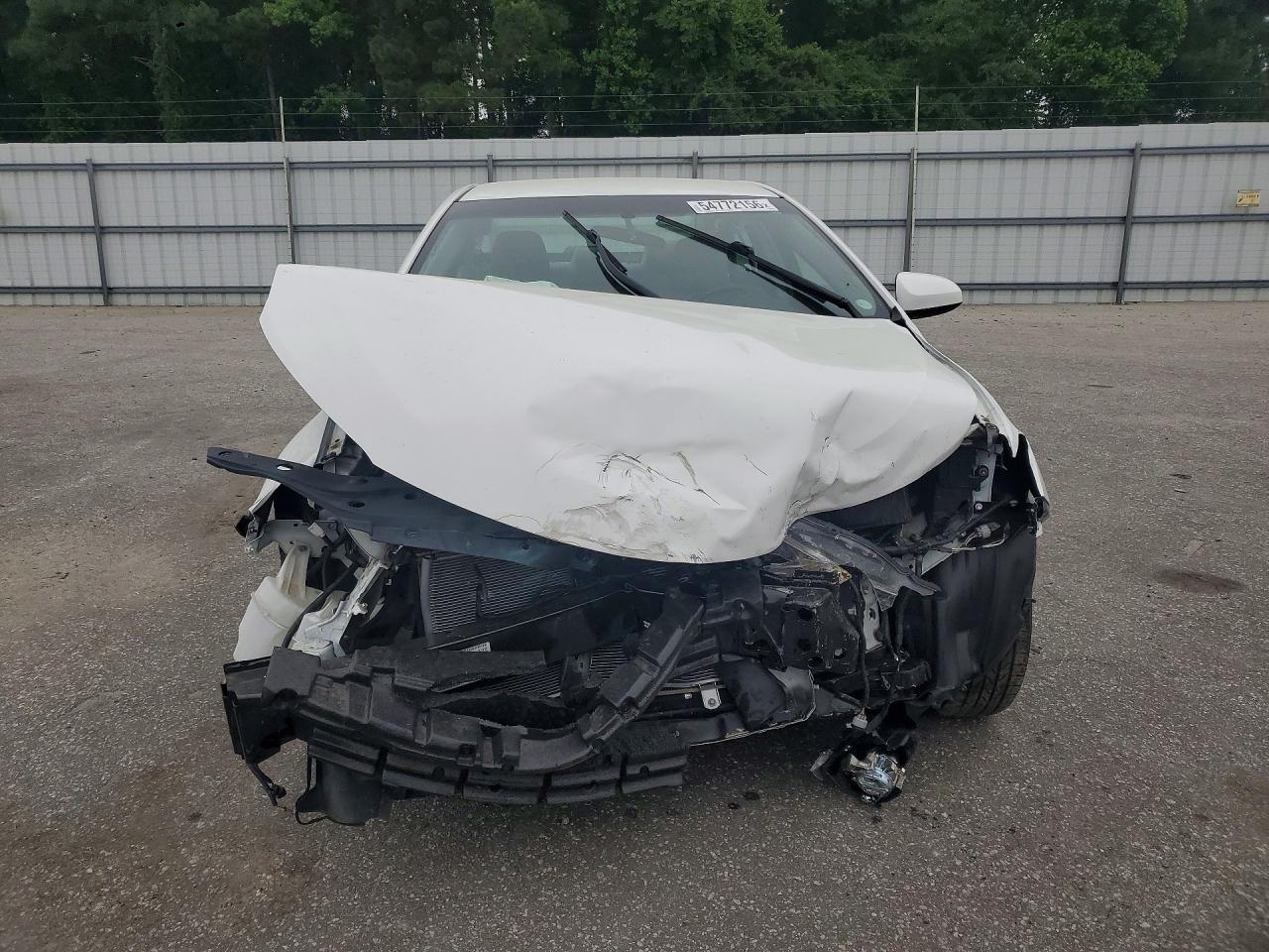 2017 TOYOTA CAMRY LE photo 9