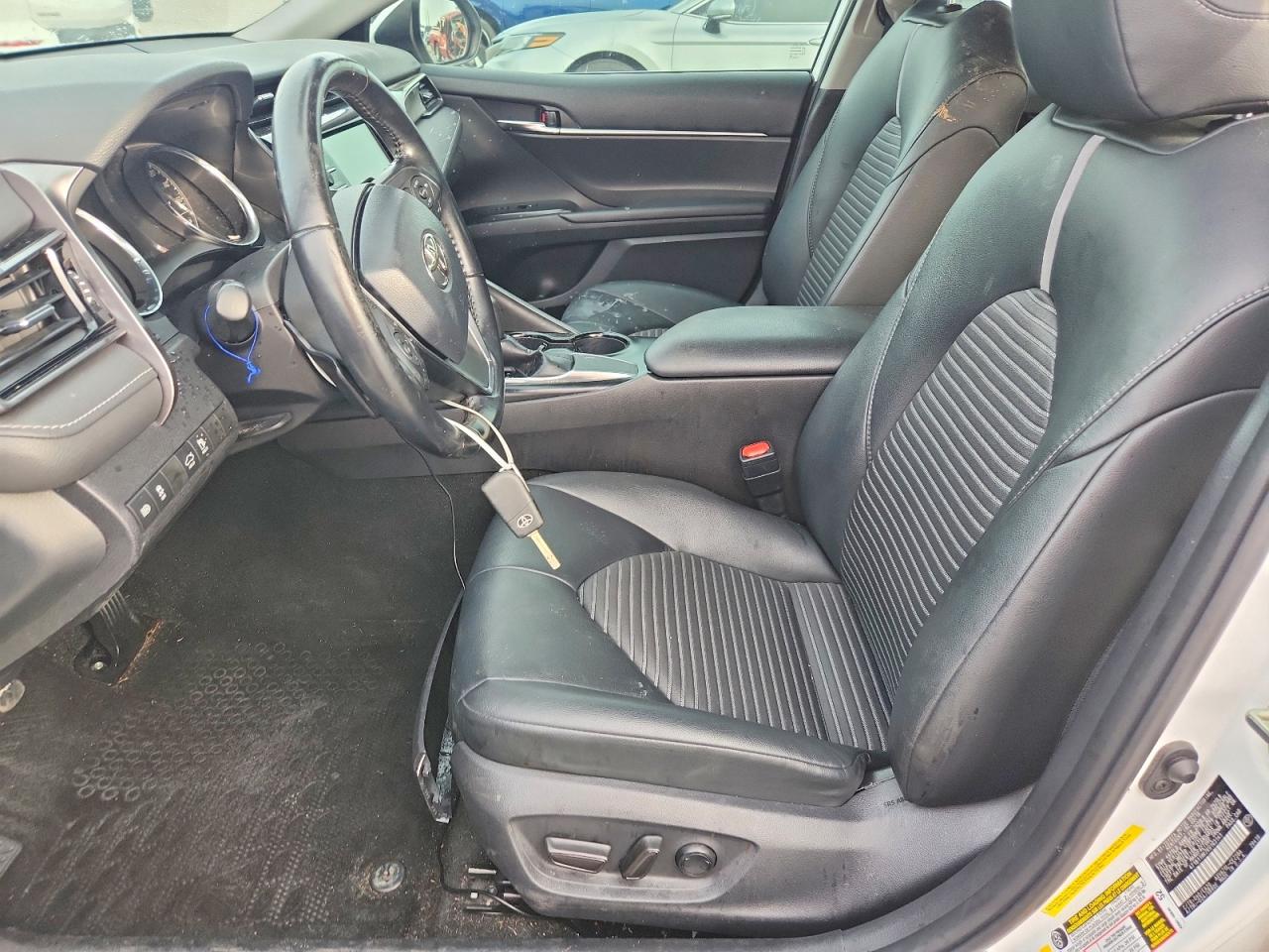 2019 TOYOTA CAMRY SE photo 13