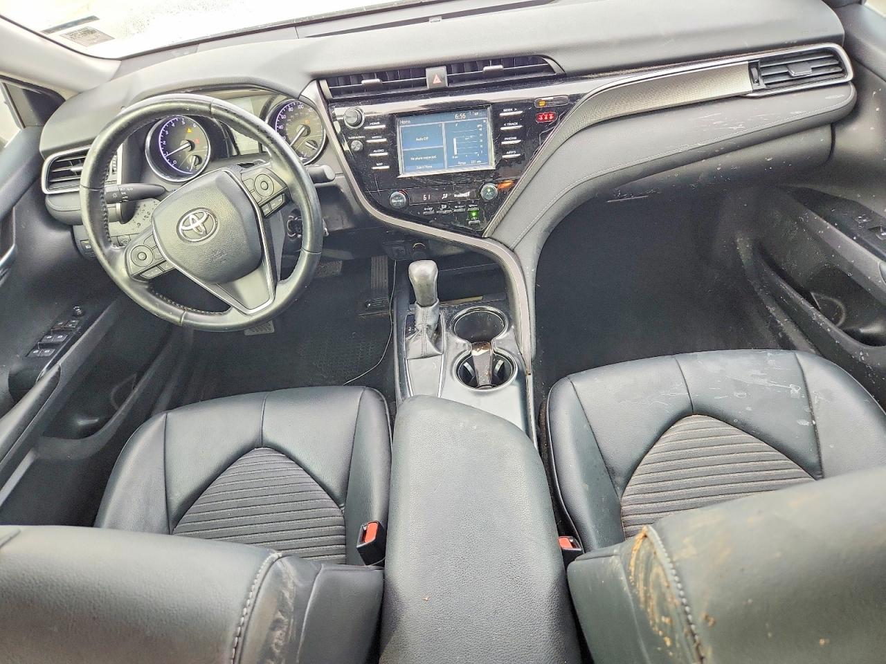 2019 TOYOTA CAMRY SE photo 15