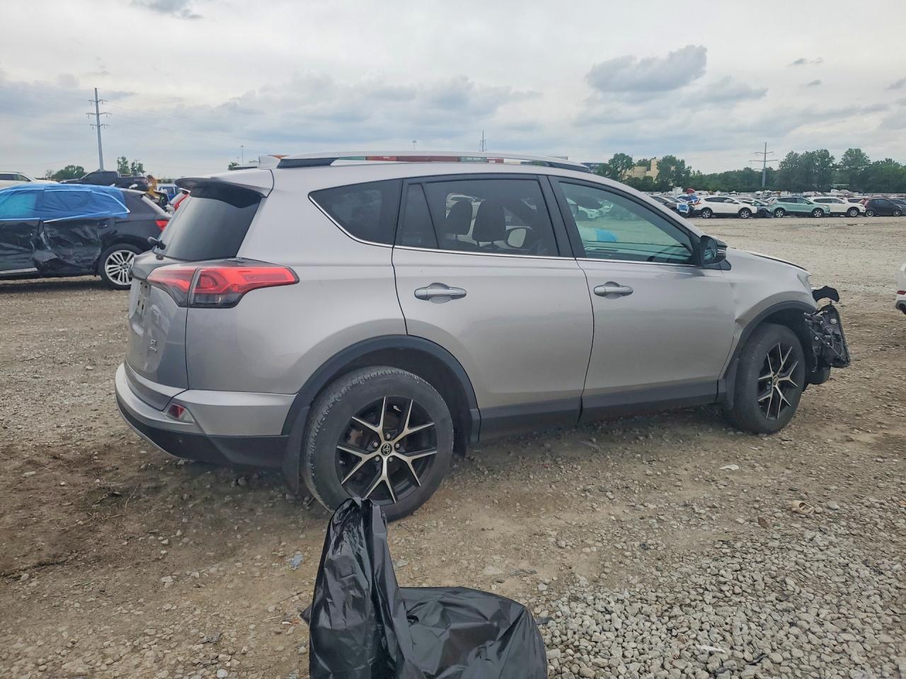2017 TOYOTA RAV4 SE photo 7