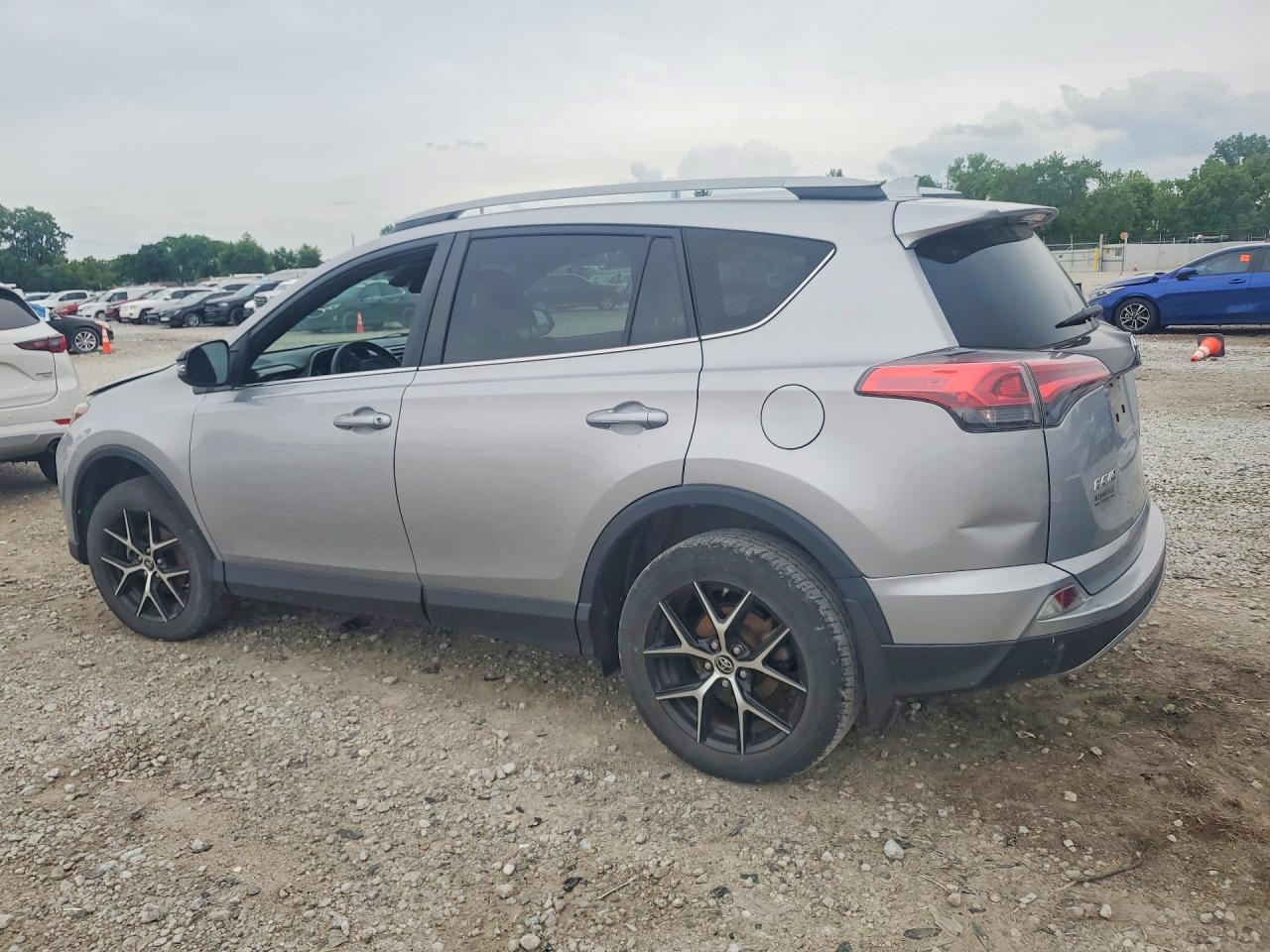 2017 TOYOTA RAV4 SE photo 4