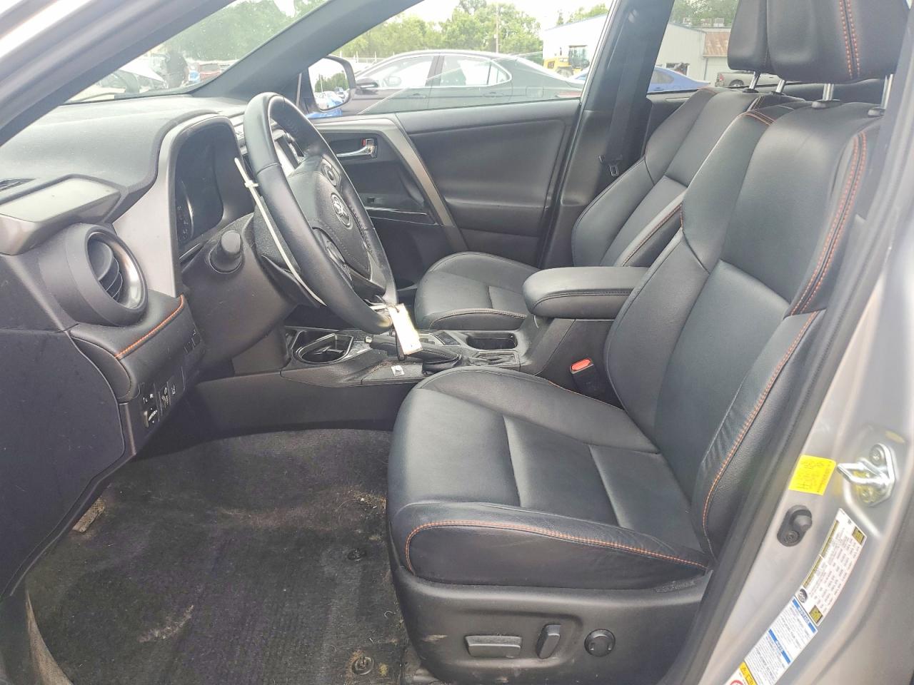 2017 TOYOTA RAV4 SE photo 19