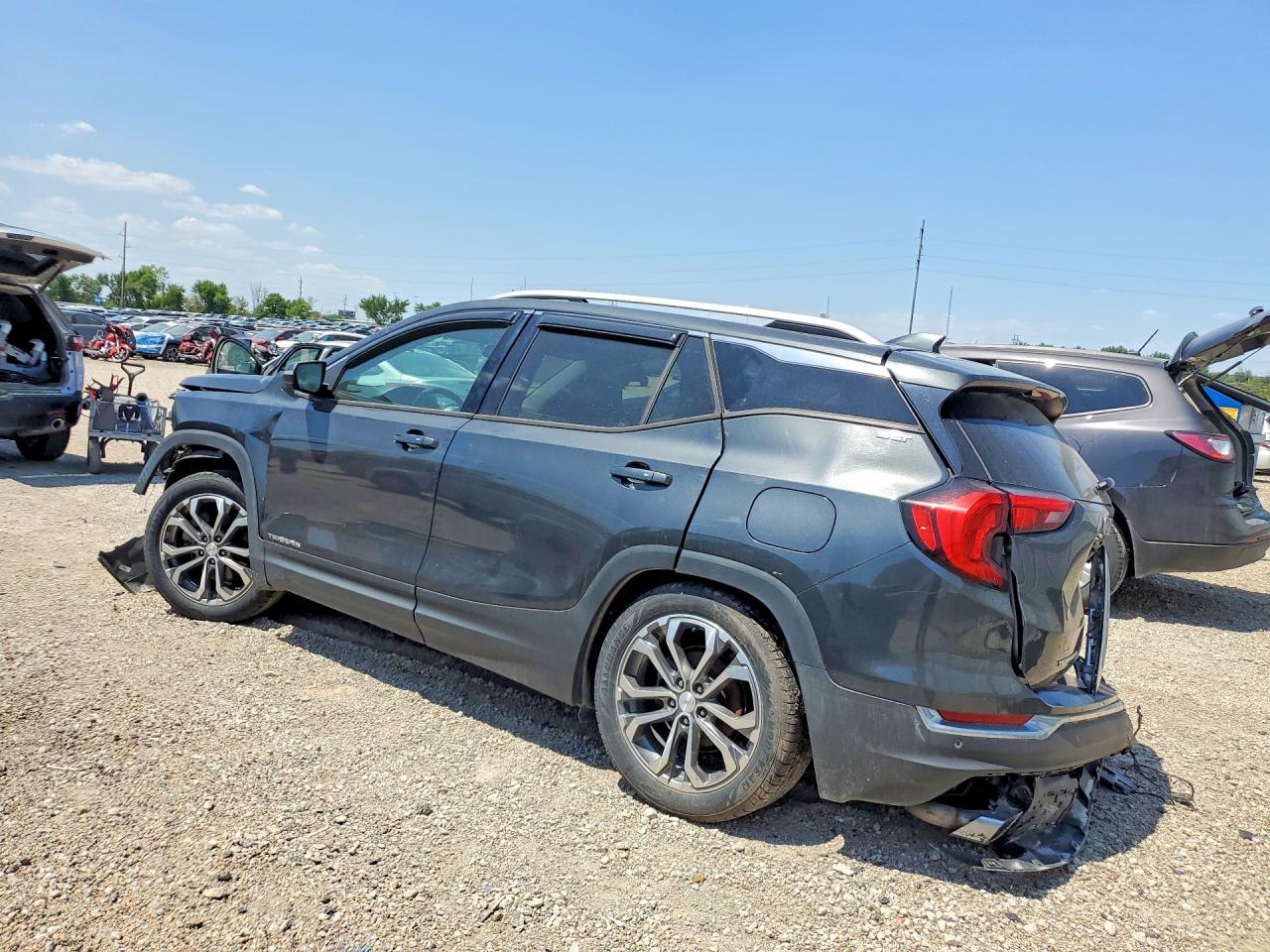 2018 GMC TERRAIN SLT photo 2