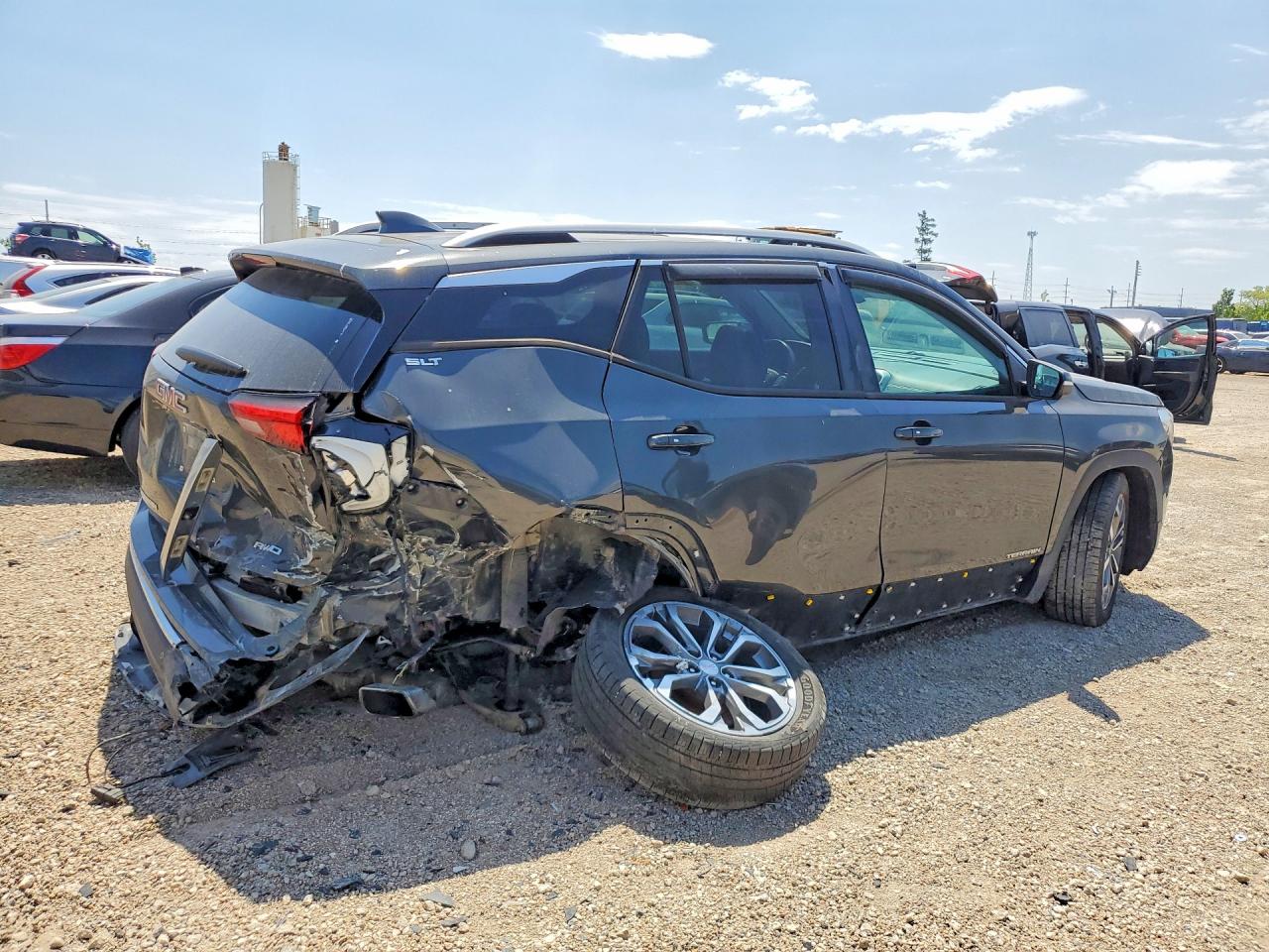 2018 GMC TERRAIN SLT photo 3