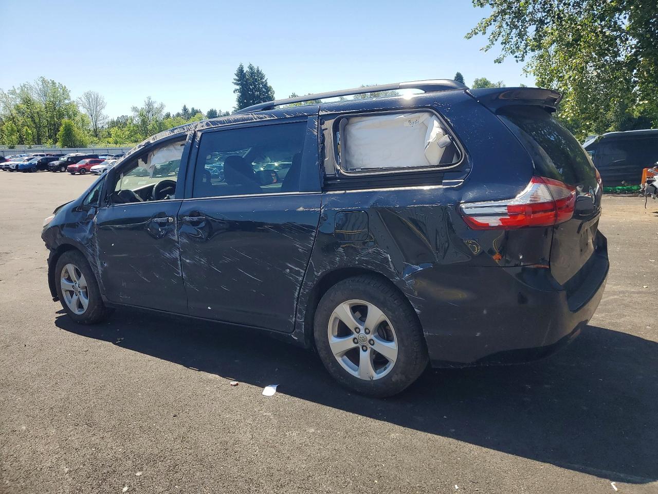 2015 TOYOTA SIENNA LE photo 3
