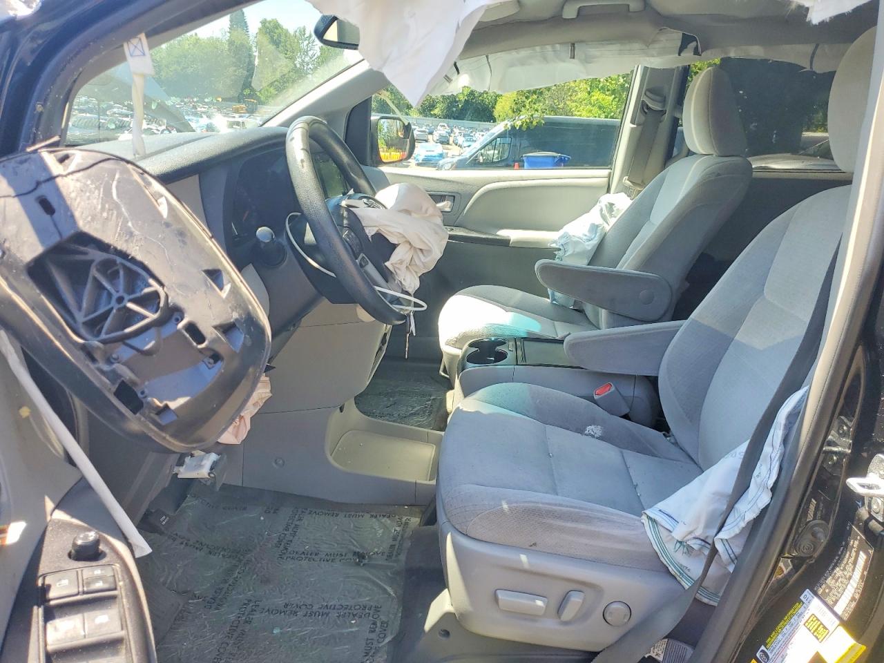 2015 TOYOTA SIENNA LE photo 13