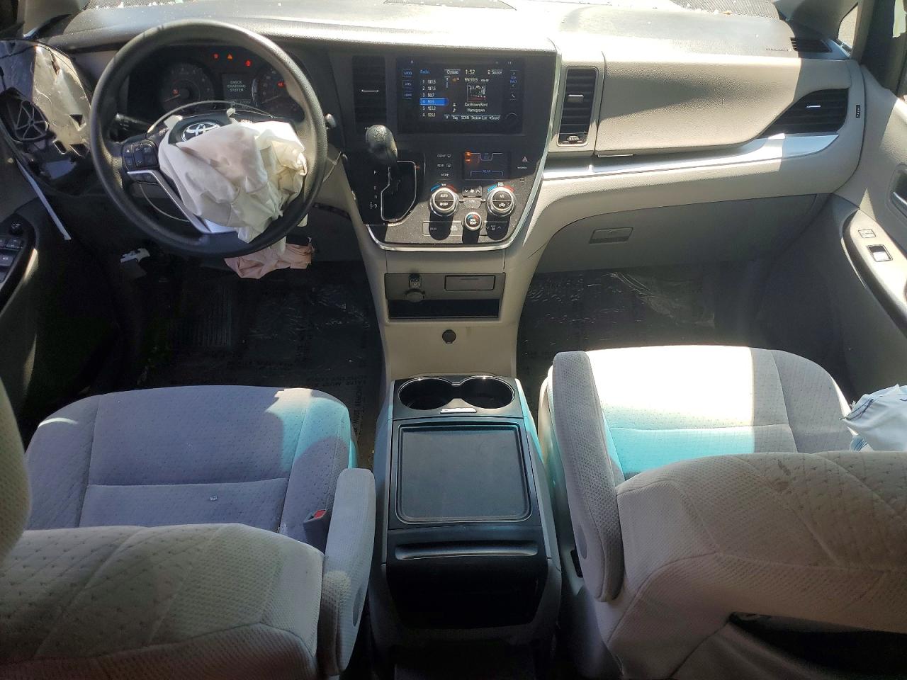 2015 TOYOTA SIENNA LE photo 15