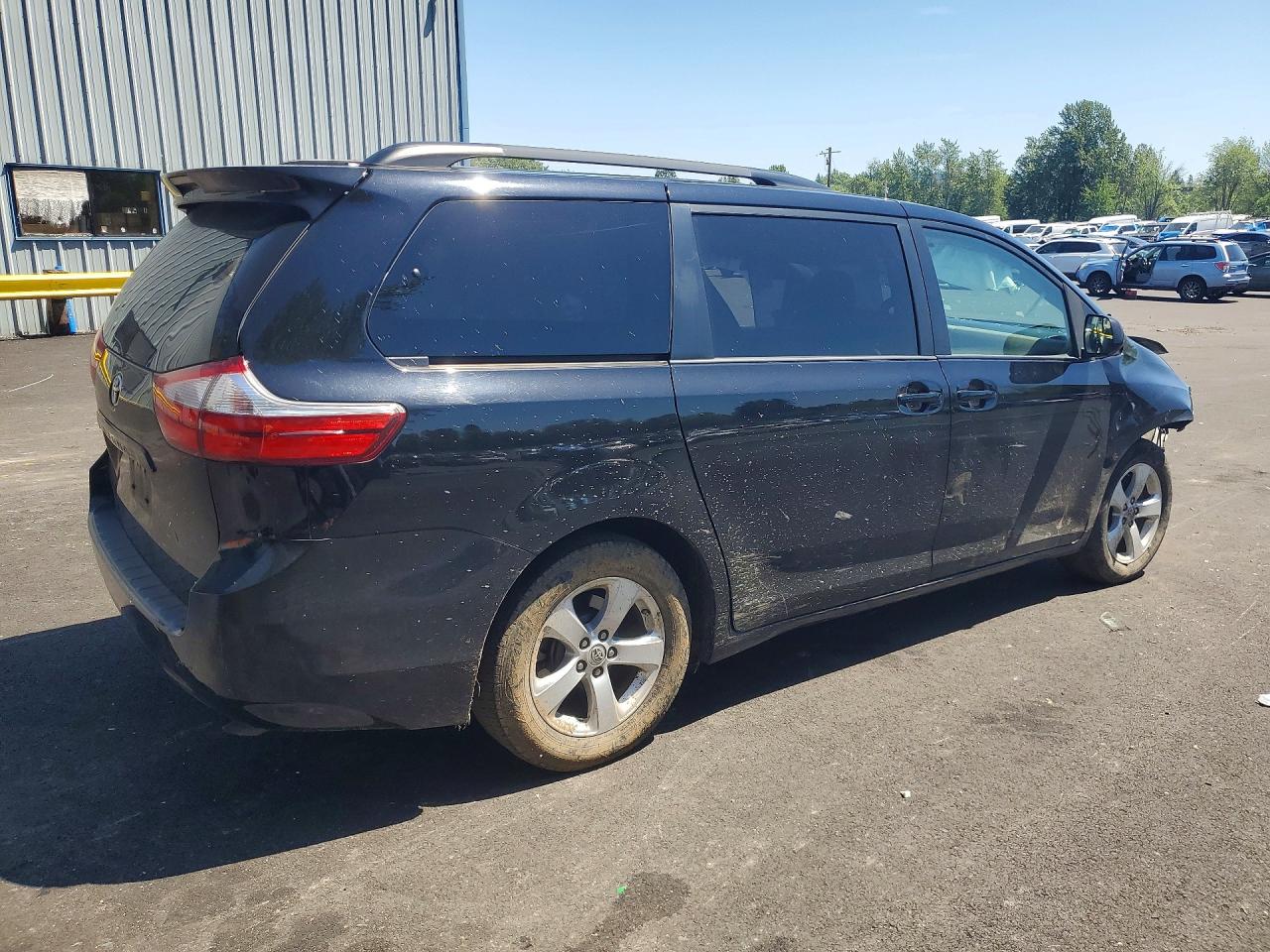 2015 TOYOTA SIENNA LE photo 5