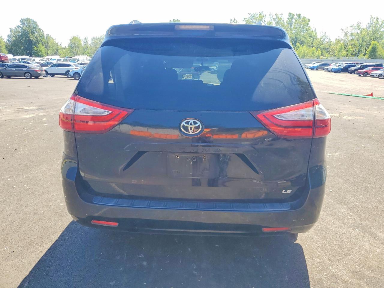 2015 TOYOTA SIENNA LE photo 11