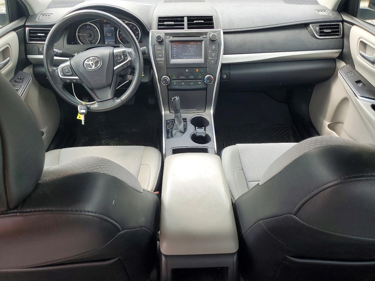 2016 TOYOTA CAMRY SE photo 22