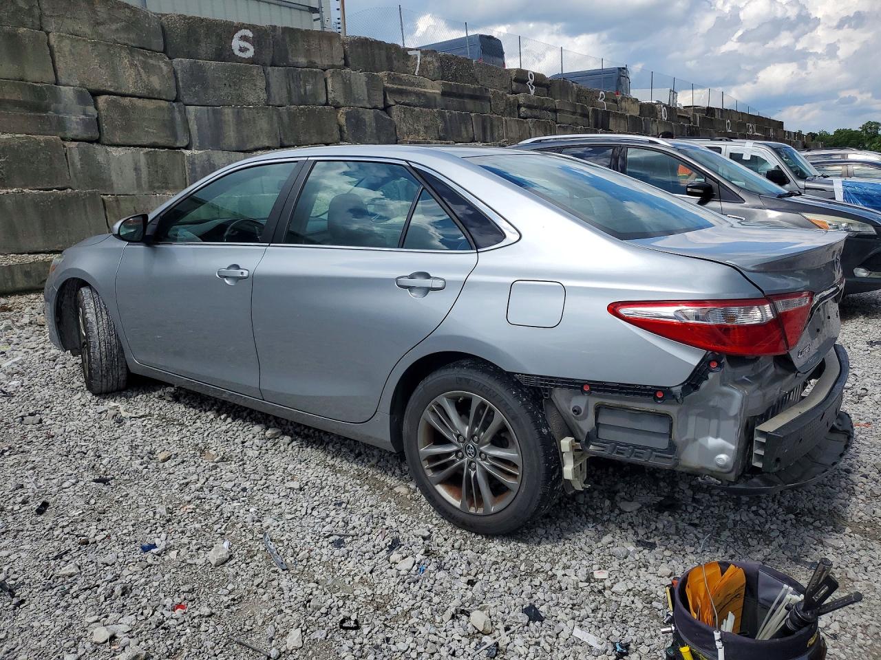 2016 TOYOTA CAMRY SE photo 4