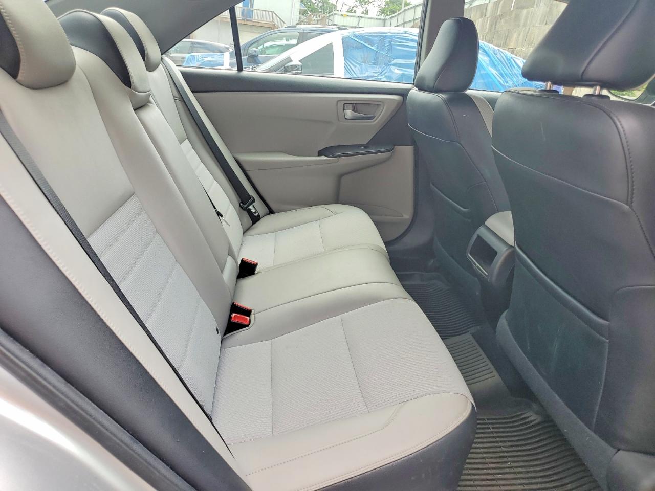 2016 TOYOTA CAMRY SE photo 28