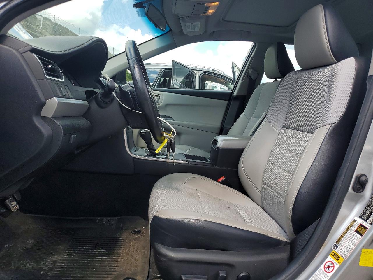 2016 TOYOTA CAMRY SE photo 19
