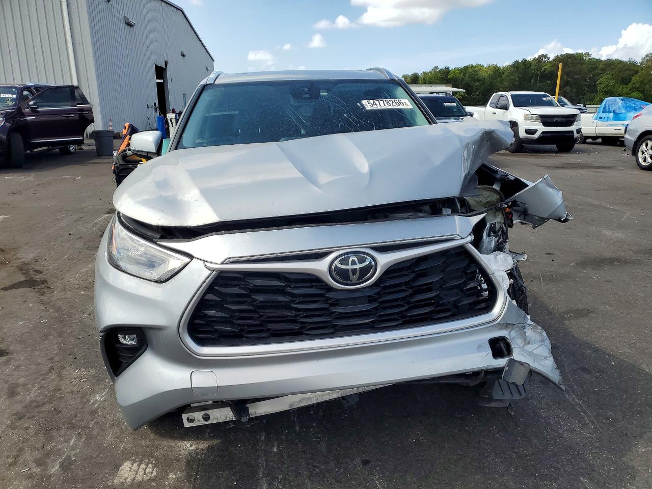 2020 TOYOTA HIGHLANDER XLE photo 9