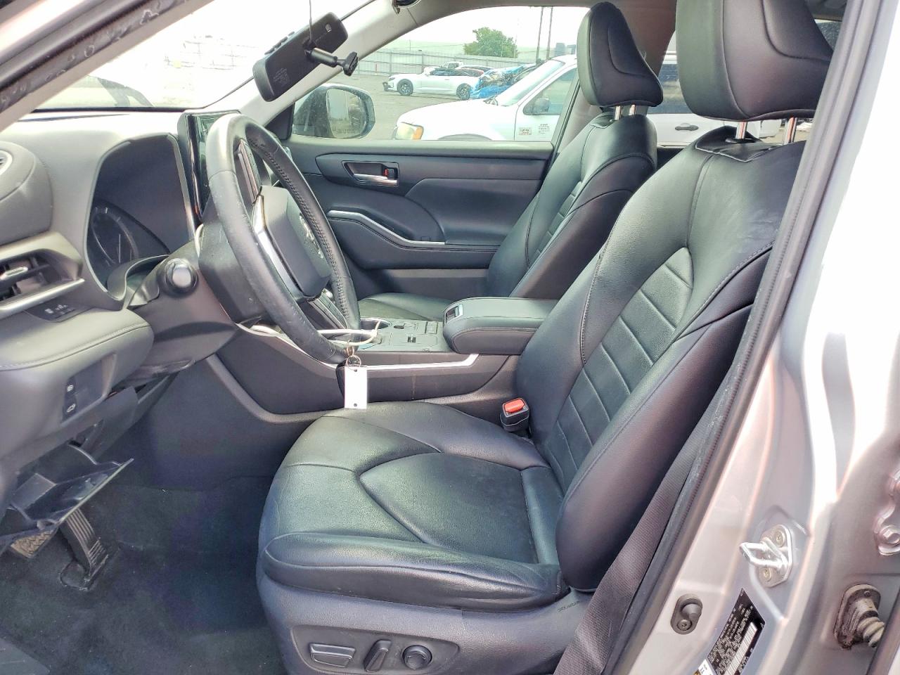 2020 TOYOTA HIGHLANDER XLE photo 13