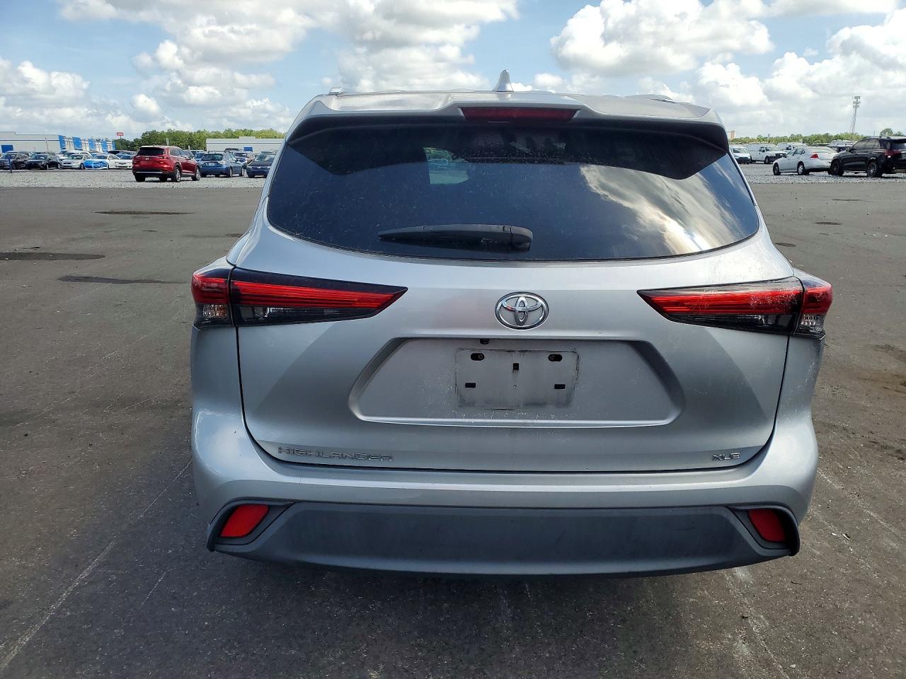 2020 TOYOTA HIGHLANDER XLE photo 11