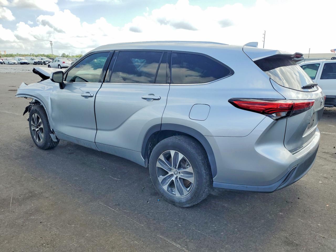 2020 TOYOTA HIGHLANDER XLE photo 3