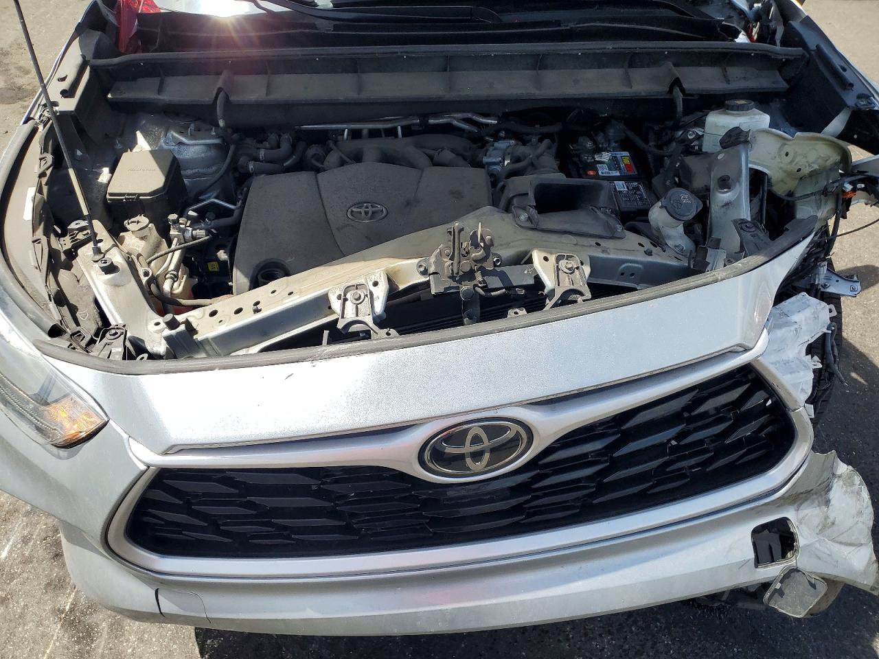 2020 TOYOTA HIGHLANDER XLE photo 23