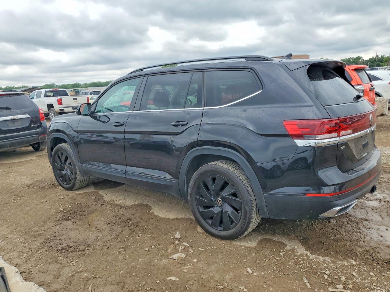 2024 VOLKSWAGEN ATLAS SE photo 3