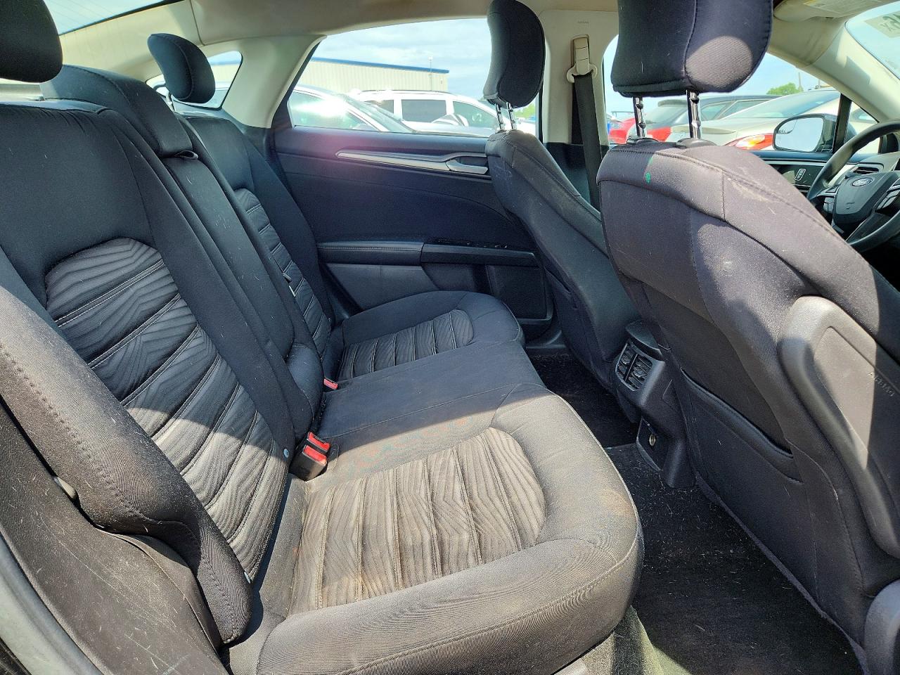2016 FORD FUSION SE photo 19