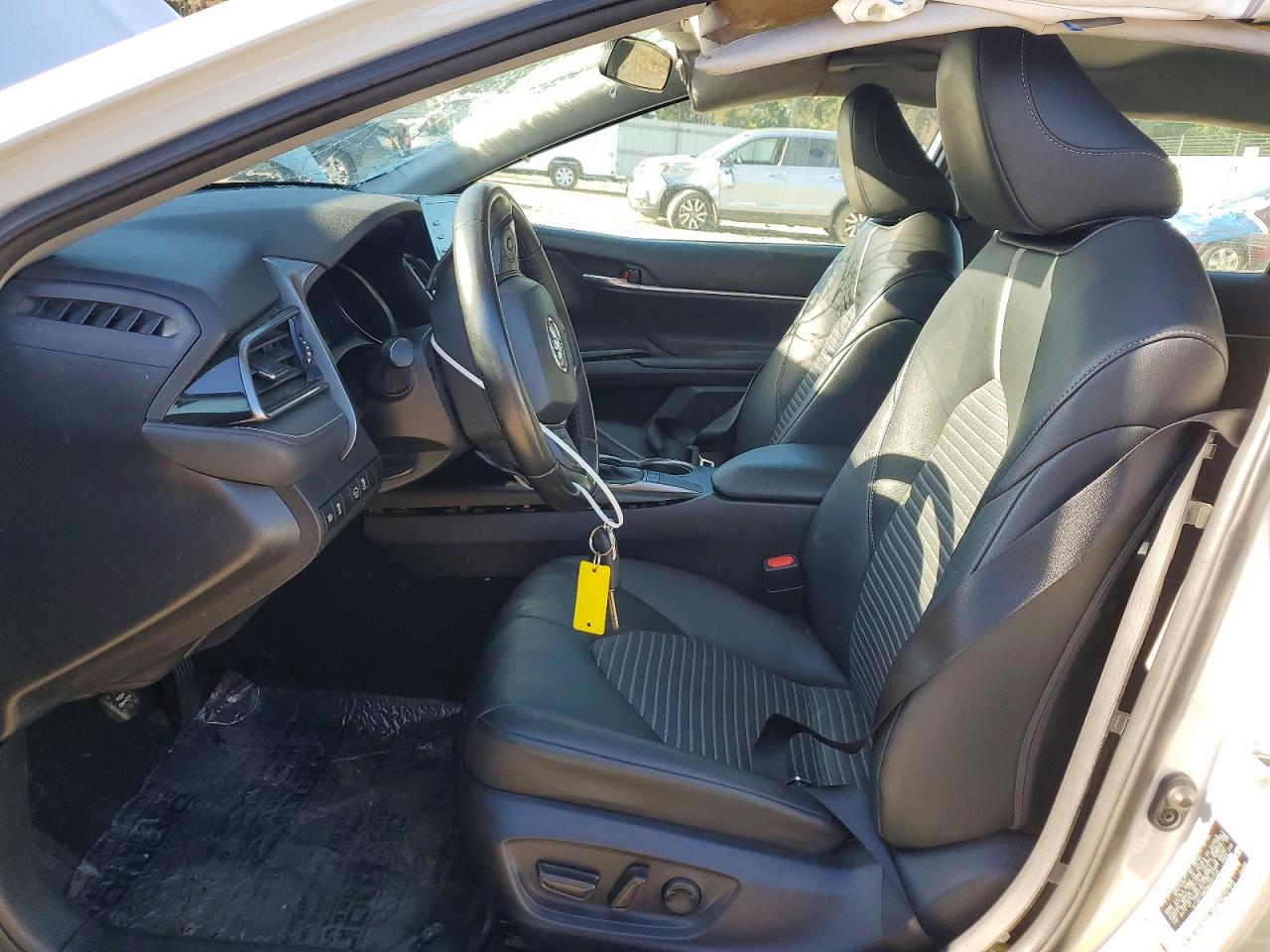 2022 TOYOTA CAMRY SE photo 13
