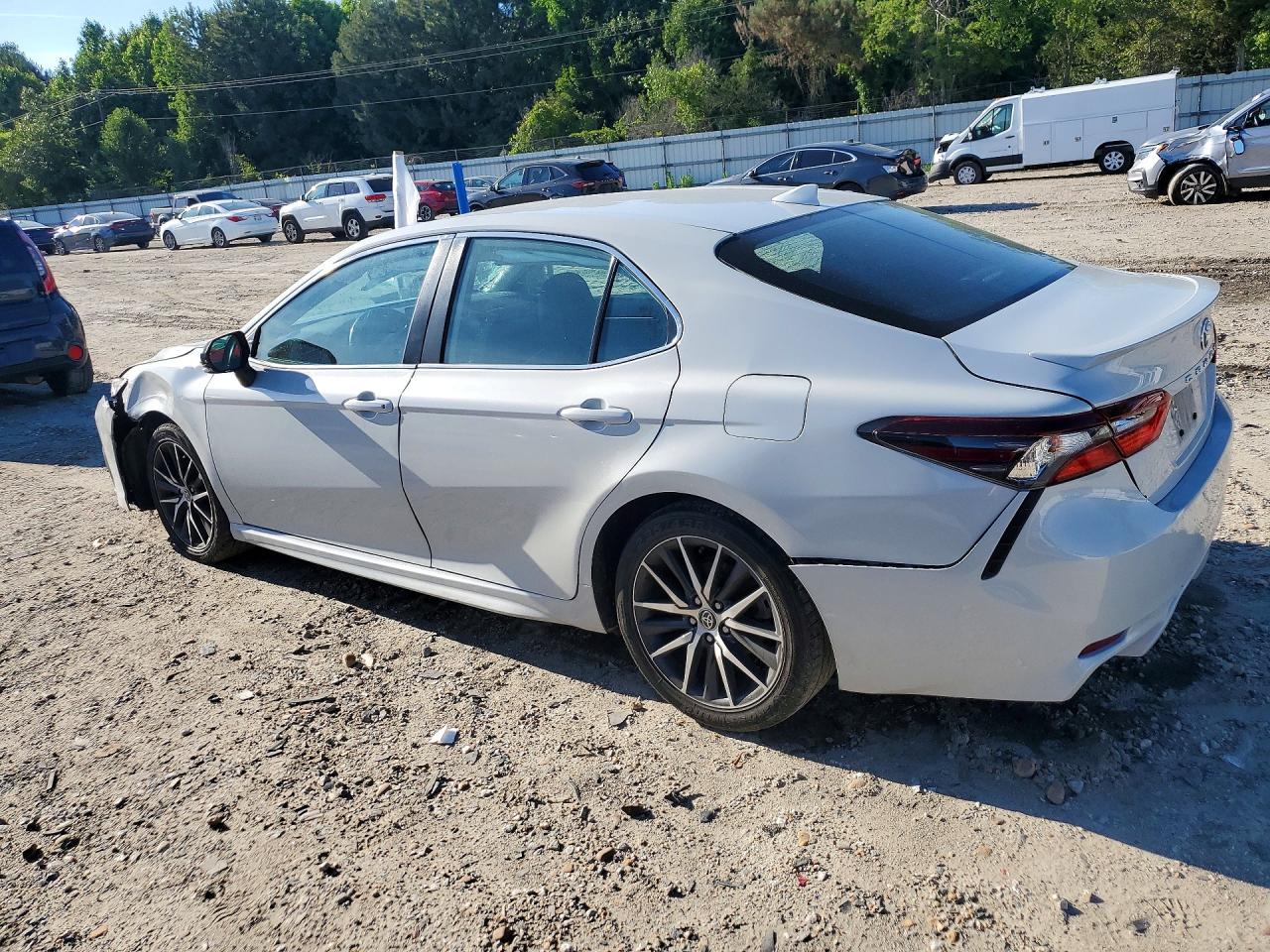 2022 TOYOTA CAMRY SE photo 3
