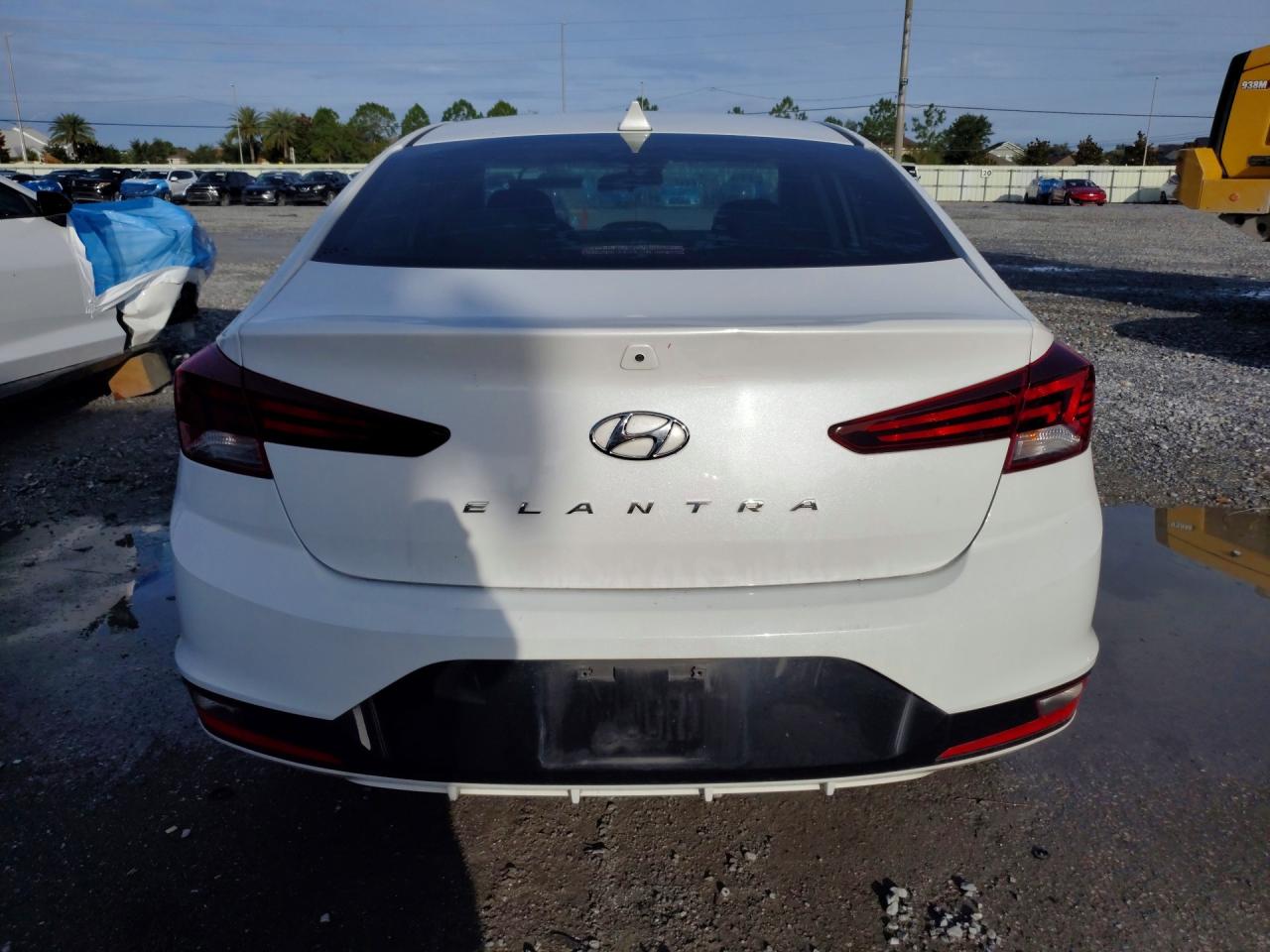 2019 HYUNDAI ELANTRA SEL photo 11