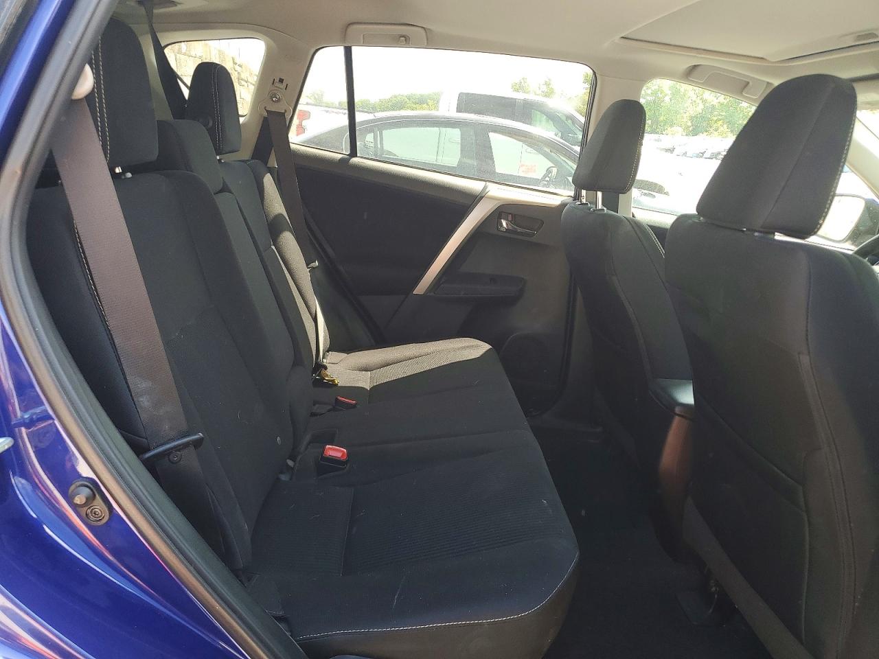 2015 TOYOTA RAV4 XLE photo 21