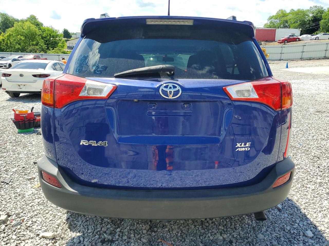 2015 TOYOTA RAV4 XLE photo 11