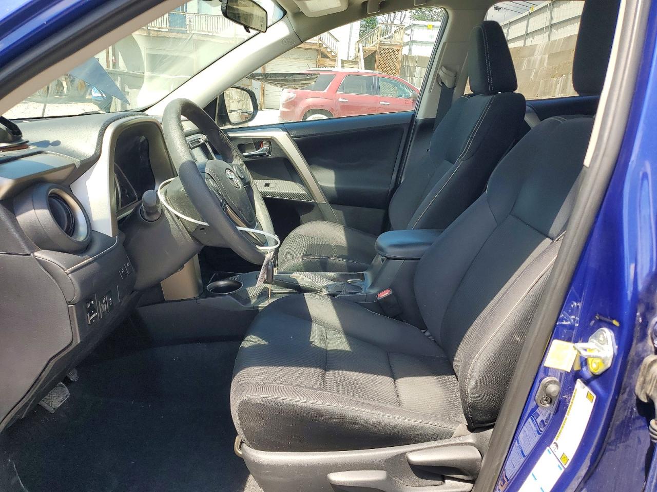 2015 TOYOTA RAV4 XLE photo 13