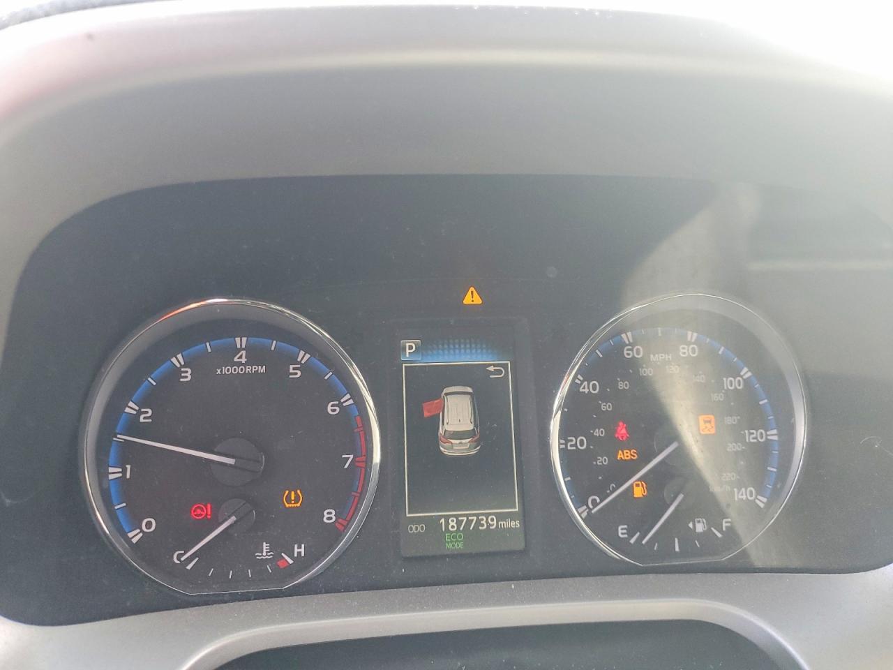 2016 TOYOTA RAV4 XLE photo 9