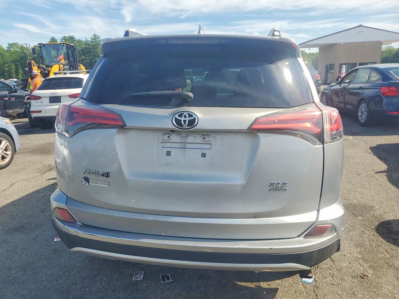 2016 TOYOTA RAV4 XLE photo 6