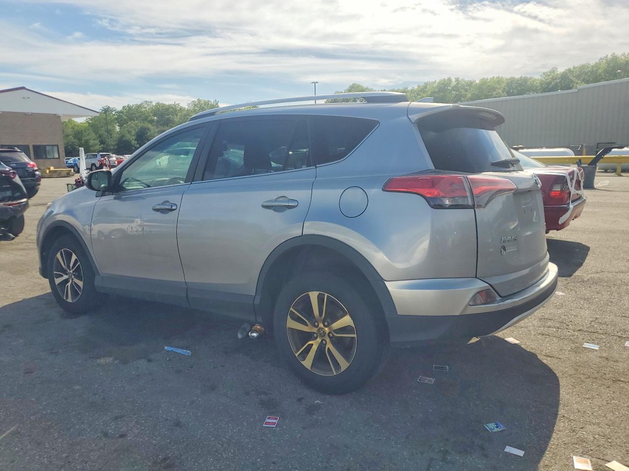 2016 TOYOTA RAV4 XLE photo 2