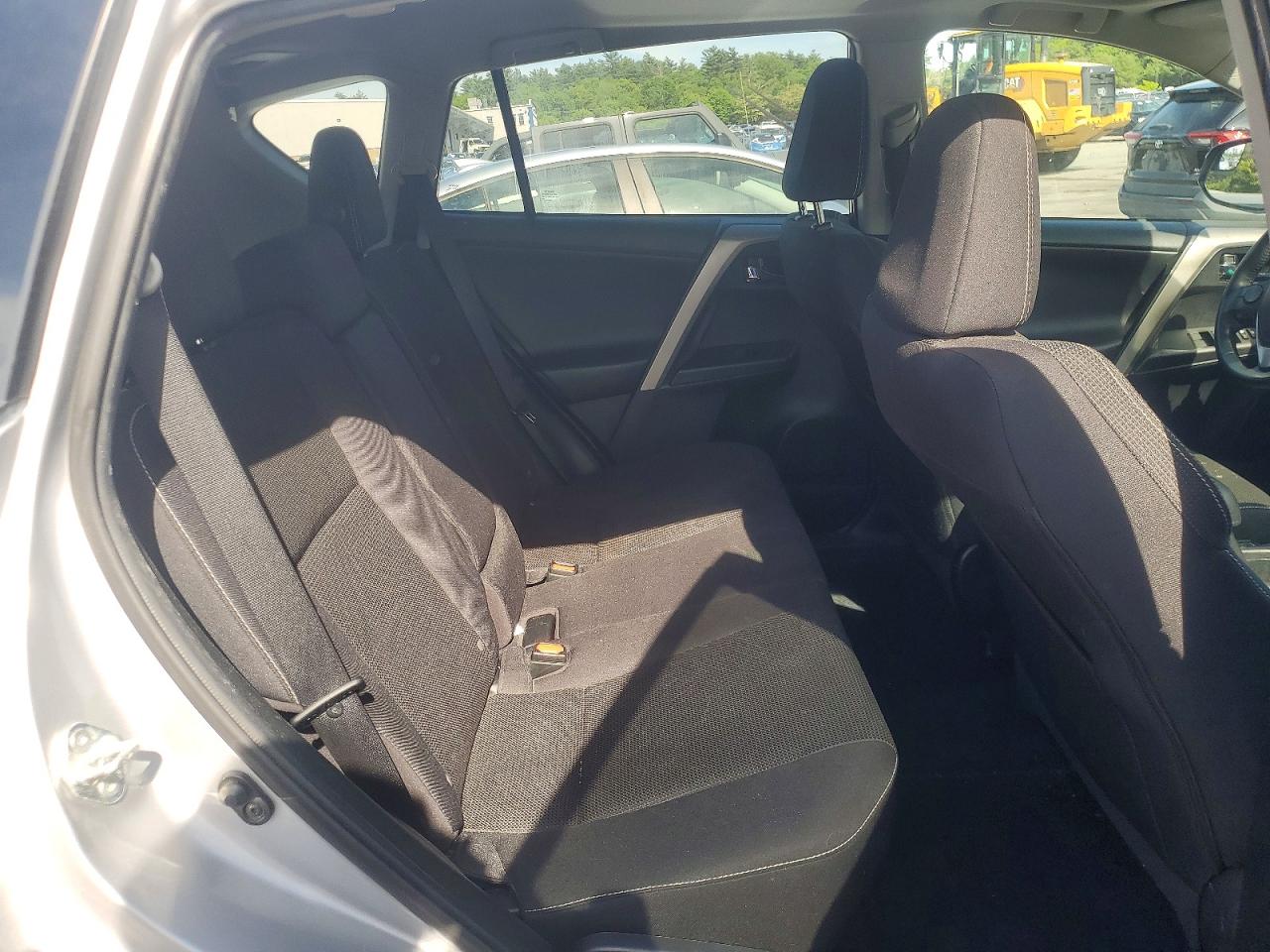 2016 TOYOTA RAV4 XLE photo 11