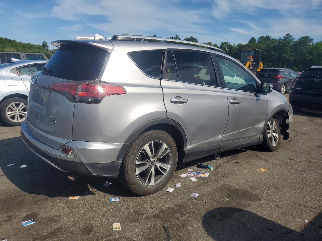 2016 TOYOTA RAV4 XLE photo 3