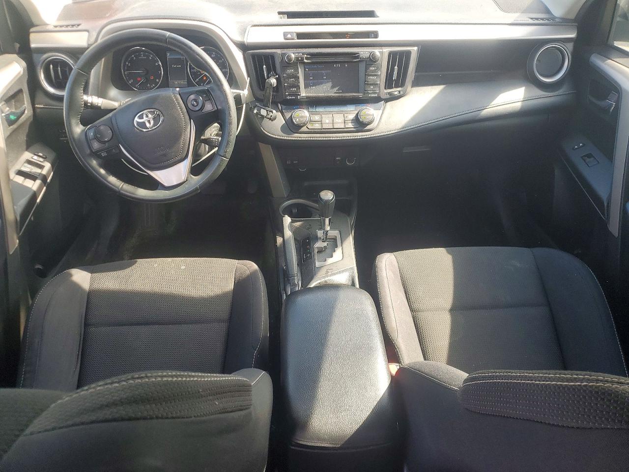 2016 TOYOTA RAV4 XLE photo 8
