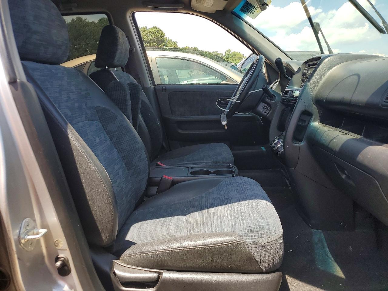 2004 HONDA CR-V LX photo 19