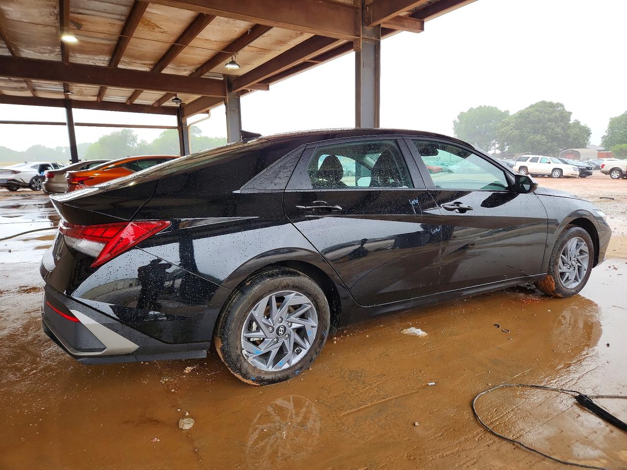 2024 HYUNDAI ELANTRA BLUE photo 5