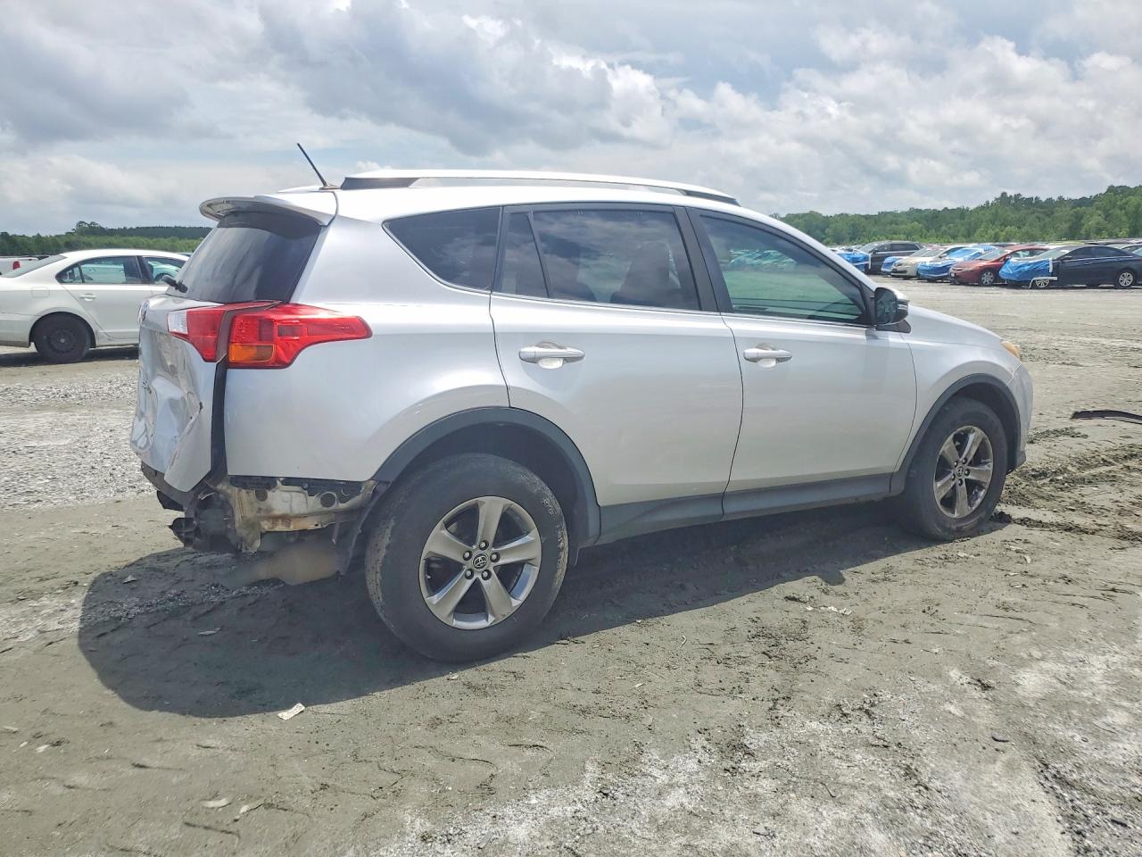2015 TOYOTA RAV4 XLE photo 5