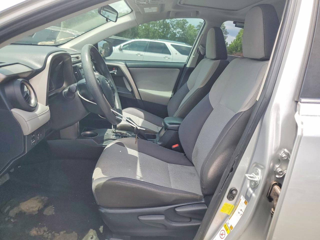 2015 TOYOTA RAV4 XLE photo 13