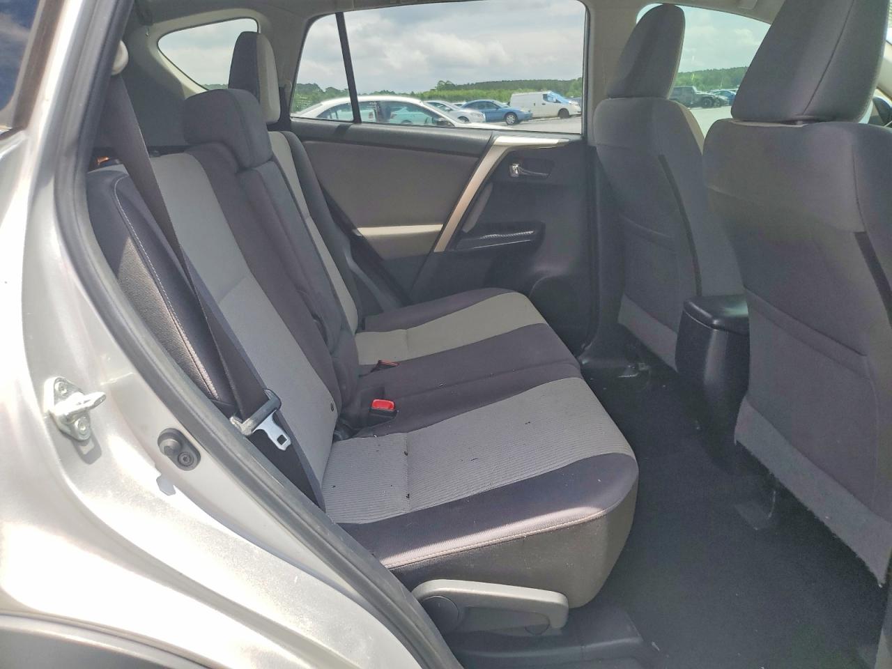 2015 TOYOTA RAV4 XLE photo 21