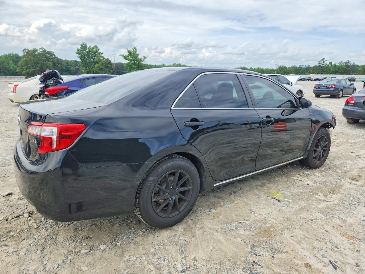 2014 TOYOTA CAMRY LE photo 5