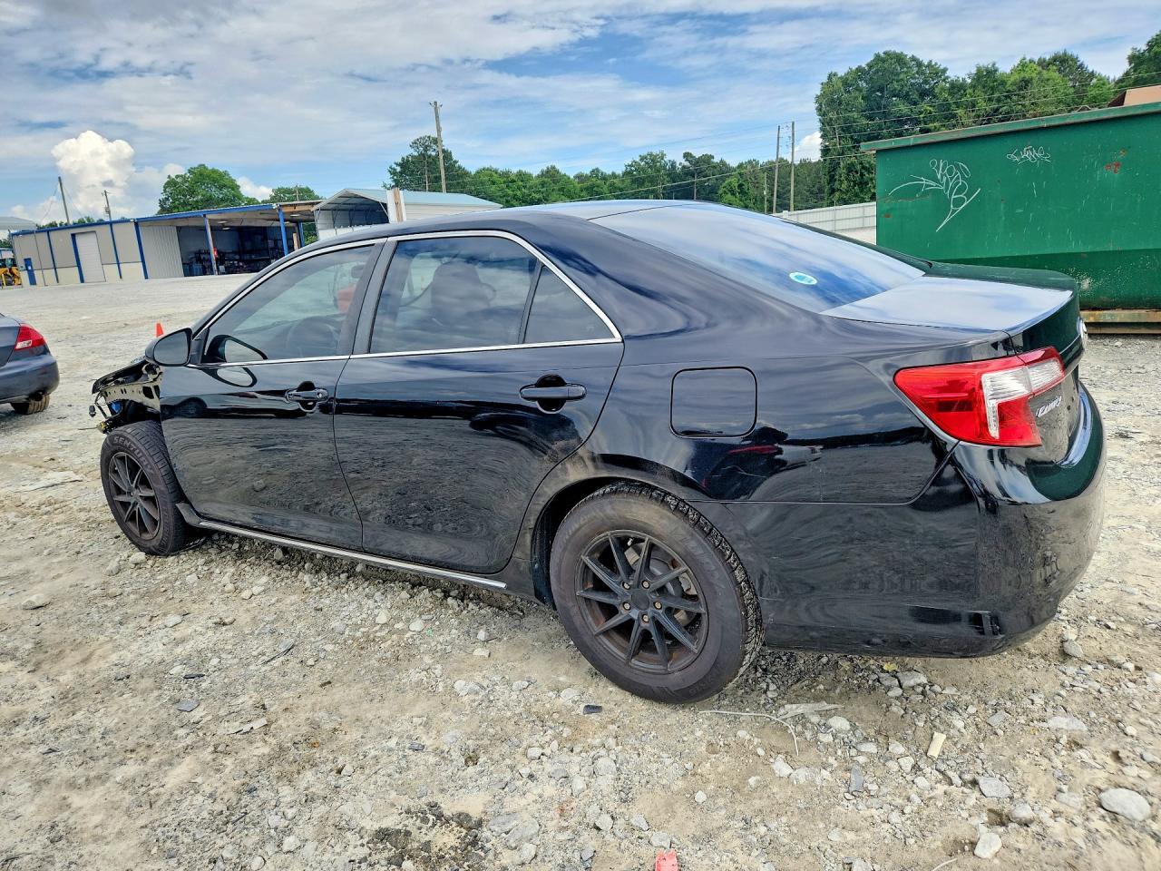 2014 TOYOTA CAMRY LE photo 3