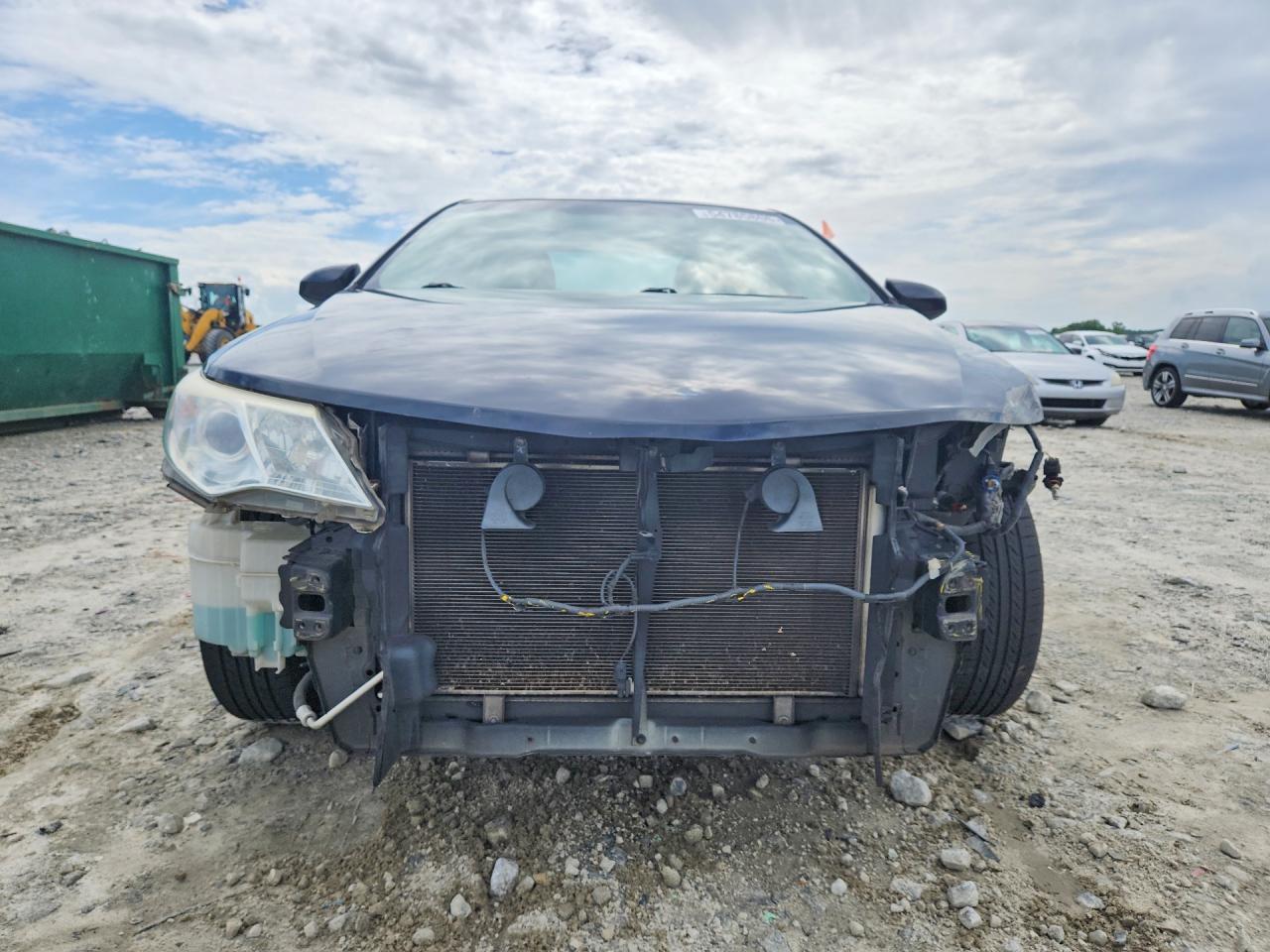 2014 TOYOTA CAMRY LE photo 9