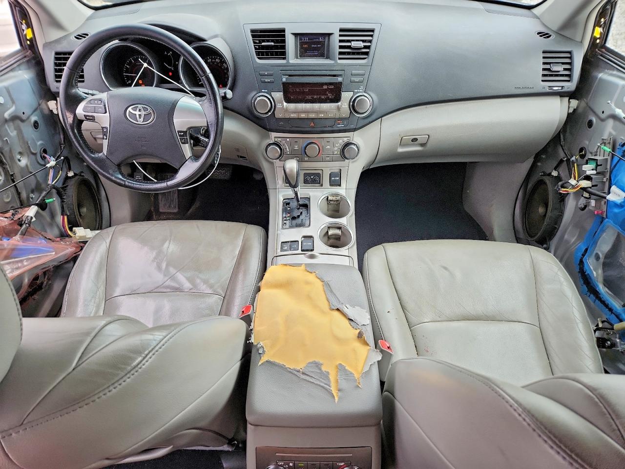2012 TOYOTA HIGHLANDER SE photo 15
