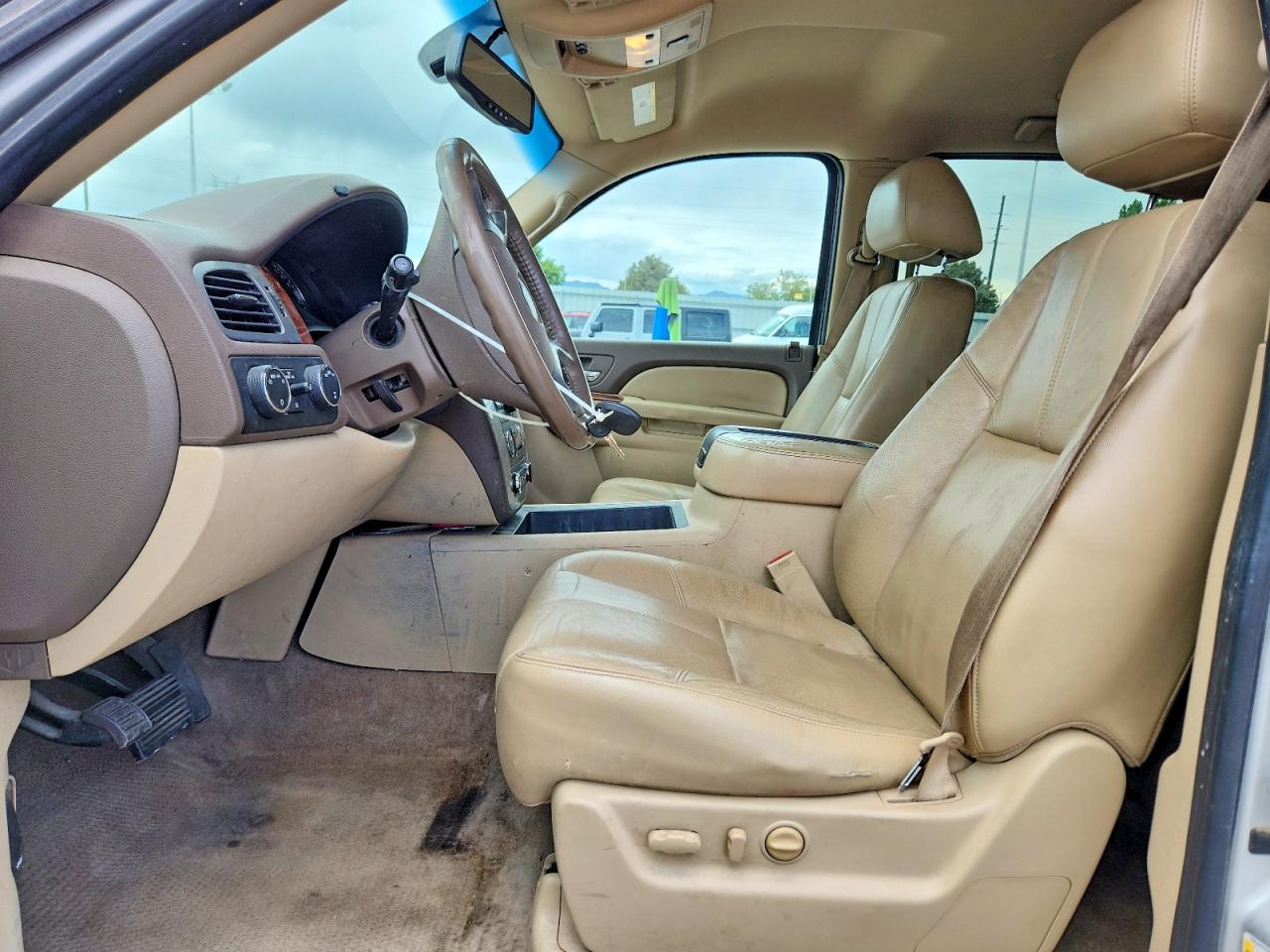2010 GMC YUKON XL K1500 SLT photo 7